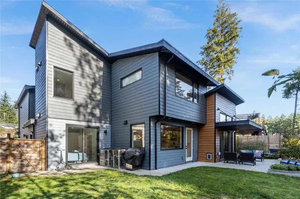 210 Crestline Terr, Nanaimo, BC V9T 0G9