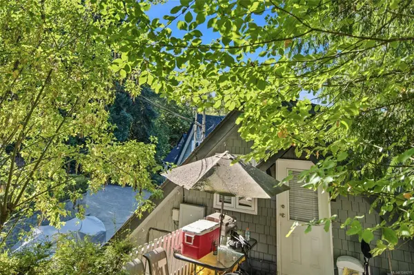 302 Roland Rd, Ladysmith, BC V9G 1X8