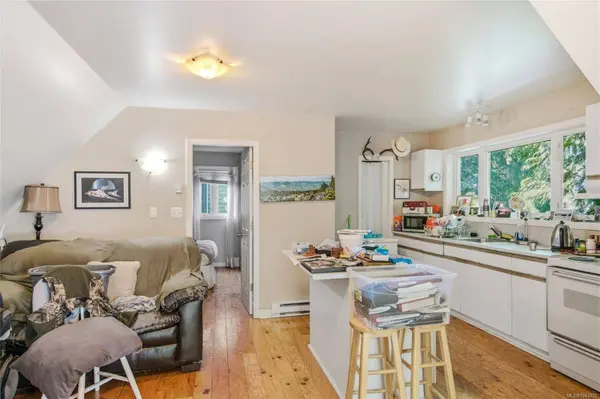 302 Roland Rd, Ladysmith, BC V9G 1X8