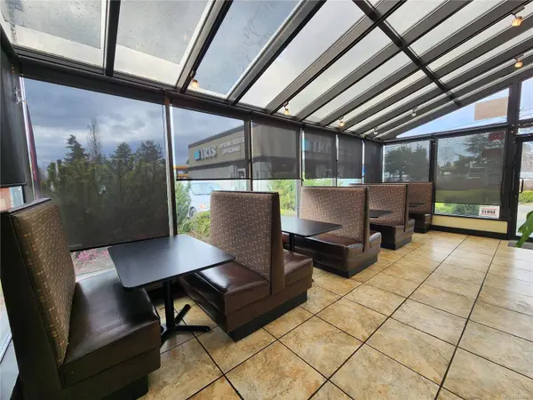 382 Island Hwy, Parksville, BC V9P 2G6
