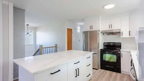 489 Lenhart Ave, Nanaimo, BC V9S 4X4