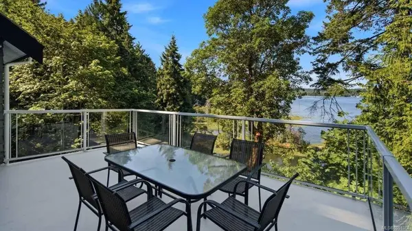 302 Roland Rd, Ladysmith, BC V9G 1X8