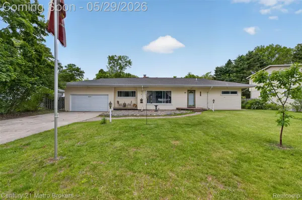 985 S Park ST, Highland Charter Township, MI 48356