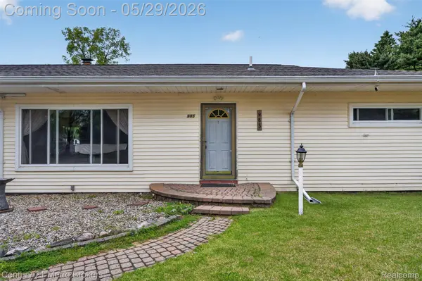 985 S Park ST, Highland Charter Township, MI 48356