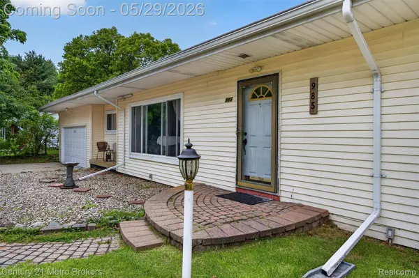 985 S Park ST, Highland Charter Township, MI 48356
