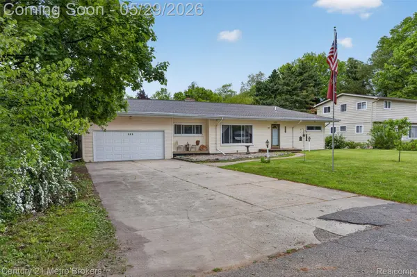 985 S Park ST, Highland Charter Township, MI 48356