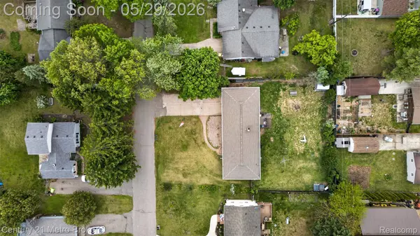 985 S Park ST, Highland Charter Township, MI 48356