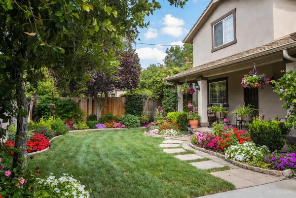 Spring Lawncare & Landscaping Tips to Refresh Your Home