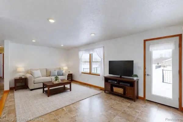 10582 E 80th ST, Reed City, MI 49677