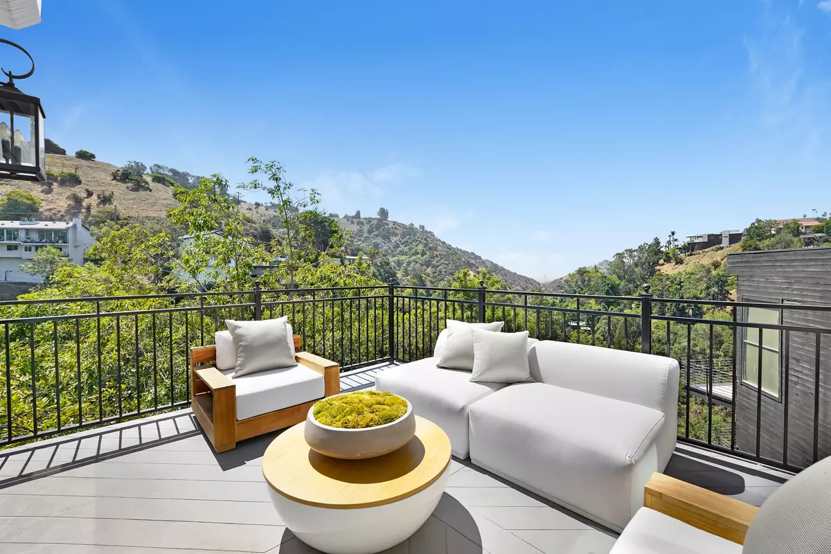 Los Angeles, CA 90046-1748,2506 Zorada Dr