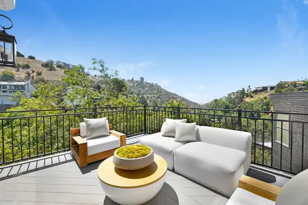 2506 Zorada Dr, Los Angeles, CA 90046-1748