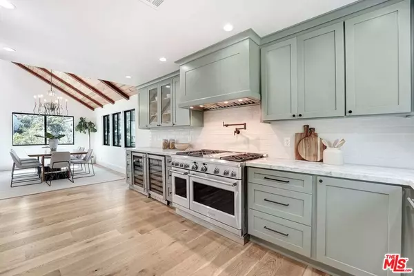 2506 Zorada DR, Los Angeles, CA 90046