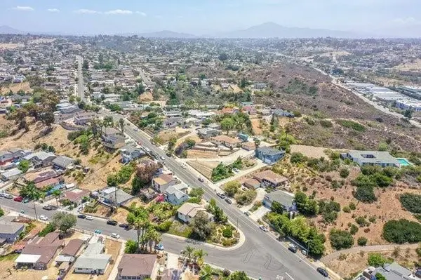 5210 Roswell, San Diego, CA 92114