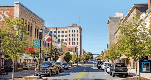 JAN2020-downtown-gastonia-north-carolina-guide-charlesharris-1140x605