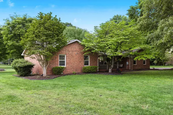 2707 Cages Bend Rd, Gallatin, TN 37066