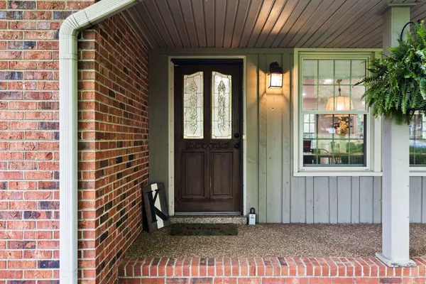 2707 Cages Bend Rd, Gallatin, TN 37066