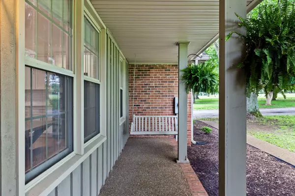 2707 Cages Bend Rd, Gallatin, TN 37066