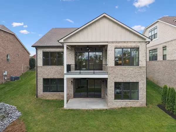 1370 Reynard Dr, Gallatin, TN 37066