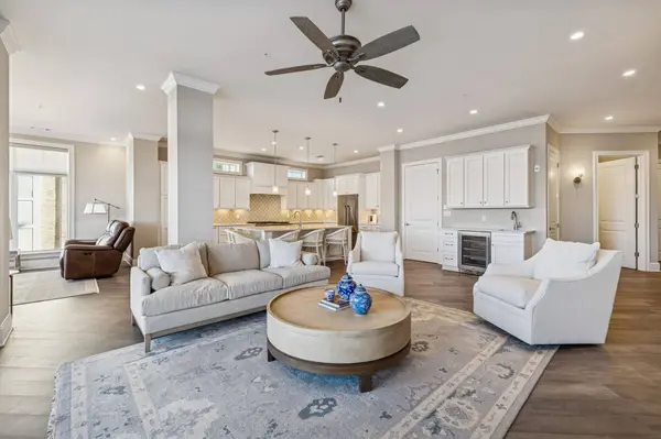 1024 Club View Dr #D202, Gallatin, TN 37066