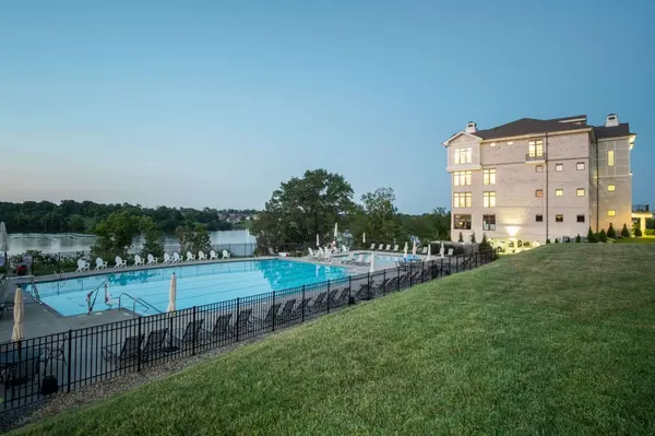 1024 Club View Dr #F202, Gallatin, TN 37066