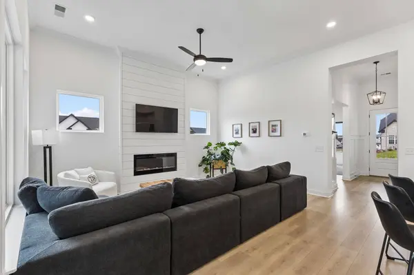 2000 Southern Oak Chase Dr, Smyrna, TN 37167