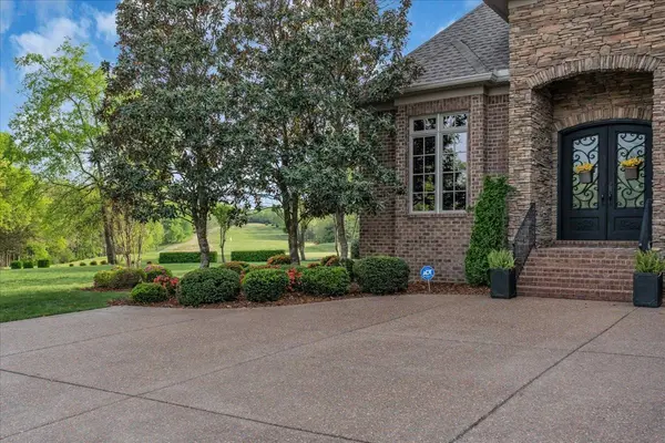 1055 Litchfield Pl, Gallatin, TN 37066