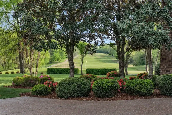 1055 Litchfield Pl, Gallatin, TN 37066