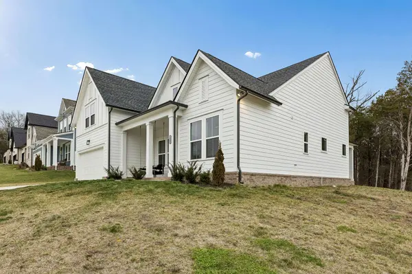 2000 Southern Oak Chase Dr, Smyrna, TN 37167