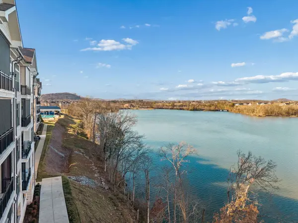 1024 Club View Dr #D202, Gallatin, TN 37066