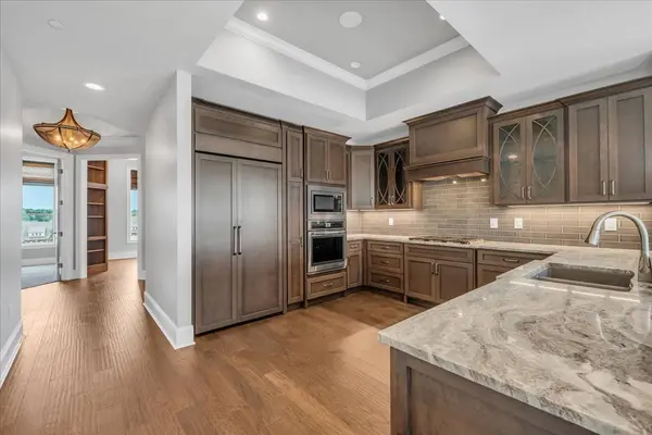 1024 Club View Dr #E301, Gallatin, TN 37066