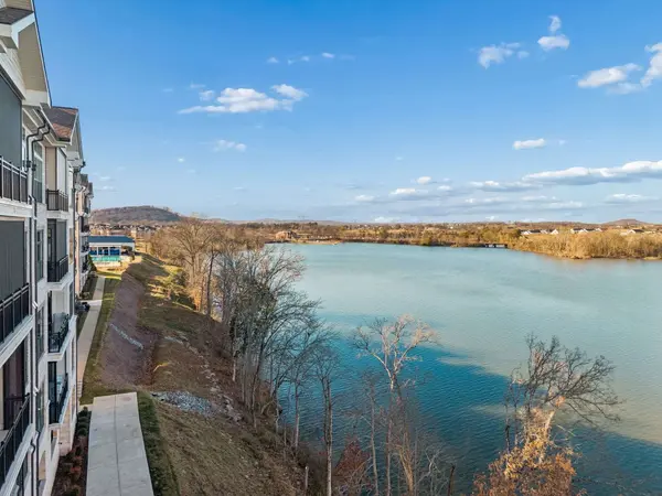 1024 Club View Dr #D202, Gallatin, TN 37066