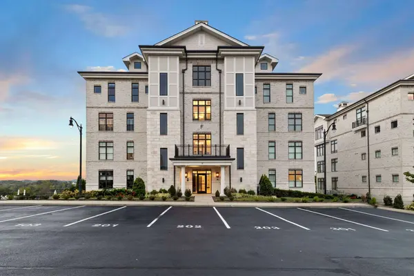 1024 Club View Dr #F201, Gallatin, TN 37066