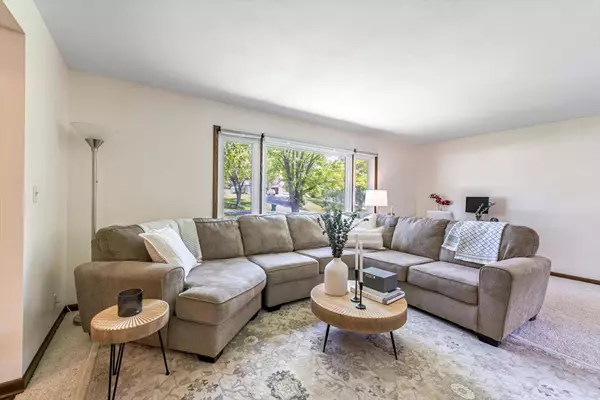 N61W16165 Hawthorne Dr, Menomonee Falls, WI 53051