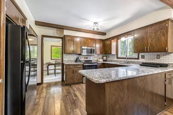 N61W16165 Hawthorne Dr, Menomonee Falls, WI 53051