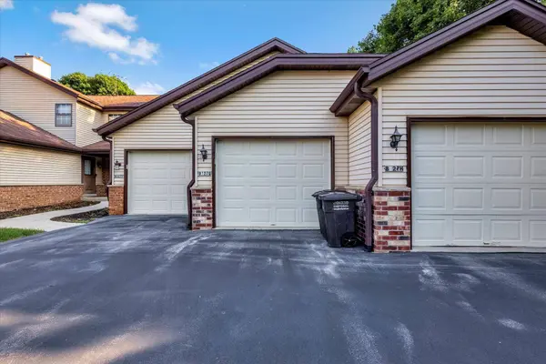 8127 S Legend Dr Unit G, Franklin, WI 53132