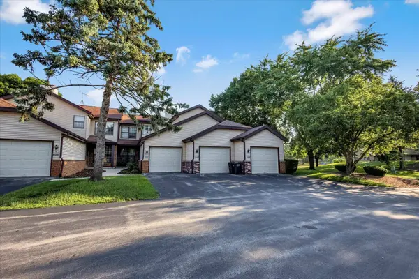 8127 S Legend Dr Unit G, Franklin, WI 53132