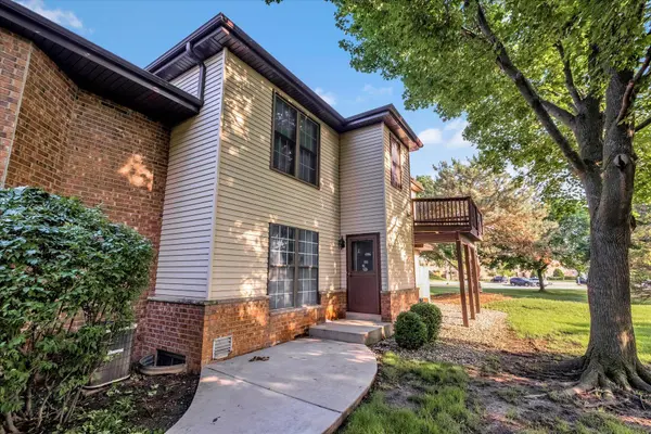 8127 S Legend Dr Unit G, Franklin, WI 53132