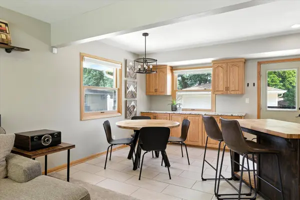 W148N8461 Albert Pl, Menomonee Falls, WI 53051