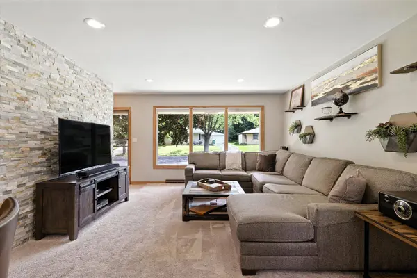 W148N8461 Albert Pl, Menomonee Falls, WI 53051