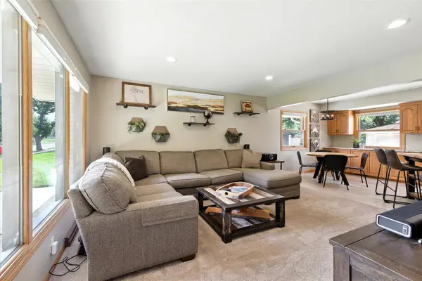 W148N8461 Albert Pl, Menomonee Falls, WI 53051