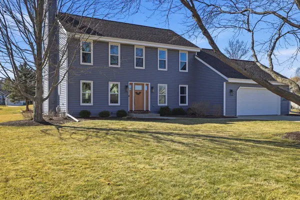 W141N10625 Wooded Hills Dr, Germantown, WI 53022