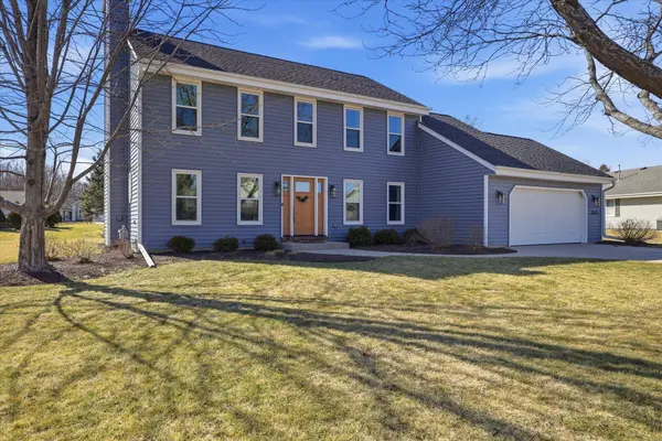 W141N10625 Wooded Hills Dr, Germantown, WI 53022
