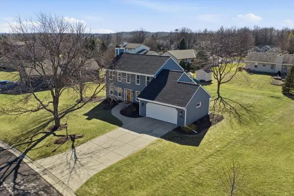 W141N10625 Wooded Hills Dr, Germantown, WI 53022