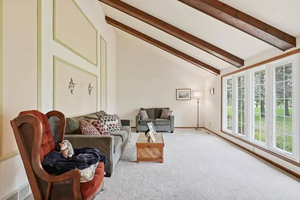 2009 Deerfield Dr, Saukville, WI 53080