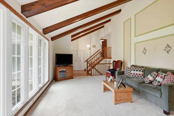 2009 Deerfield Dr, Saukville, WI 53080