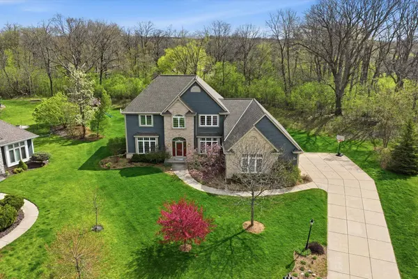 N65W12842 Crimson Ct, Menomonee Falls, WI 53051