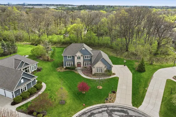 N65W12842 Crimson Ct, Menomonee Falls, WI 53051