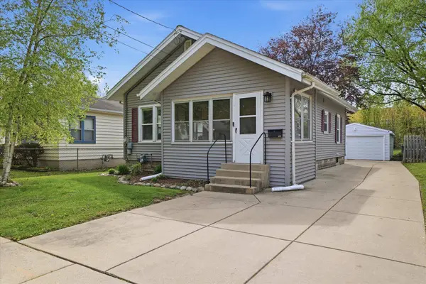 122 Tenny Ave, Waukesha, WI 53186