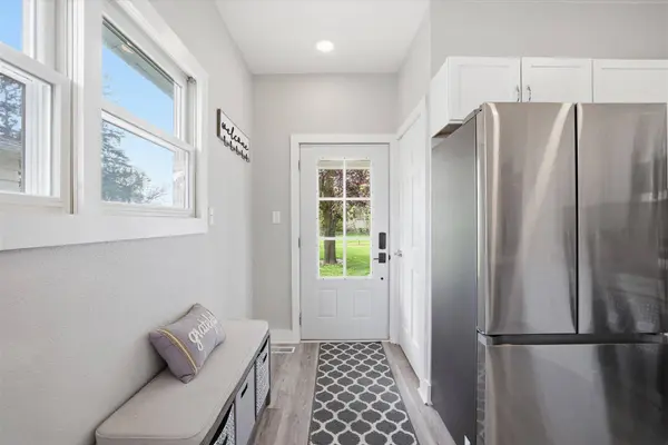 122 Tenny Ave, Waukesha, WI 53186