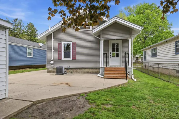 122 Tenny Ave, Waukesha, WI 53186